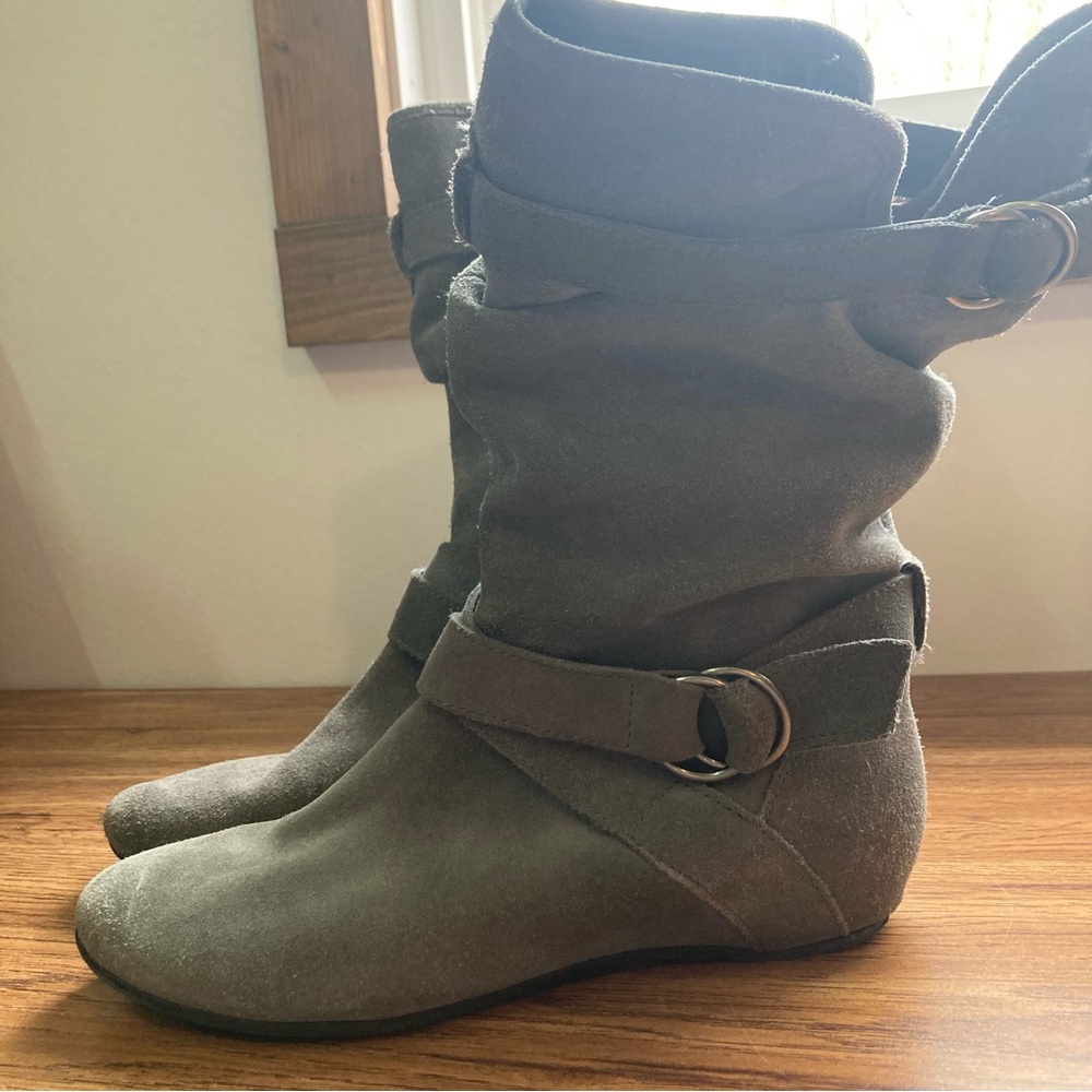 Kaya Donovan Gray Suede Flat Boots 6.5
